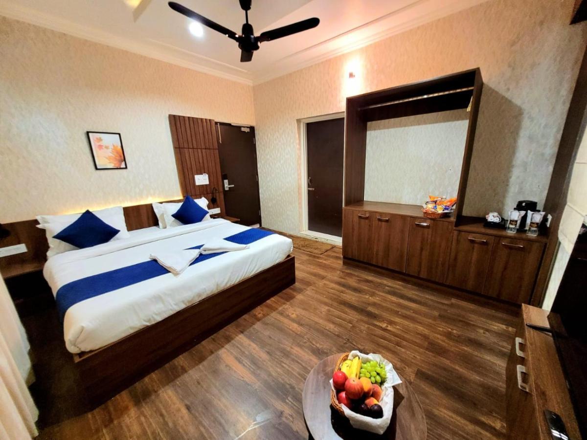 Hotel Royal Plaza Srinagar  Exterior photo
