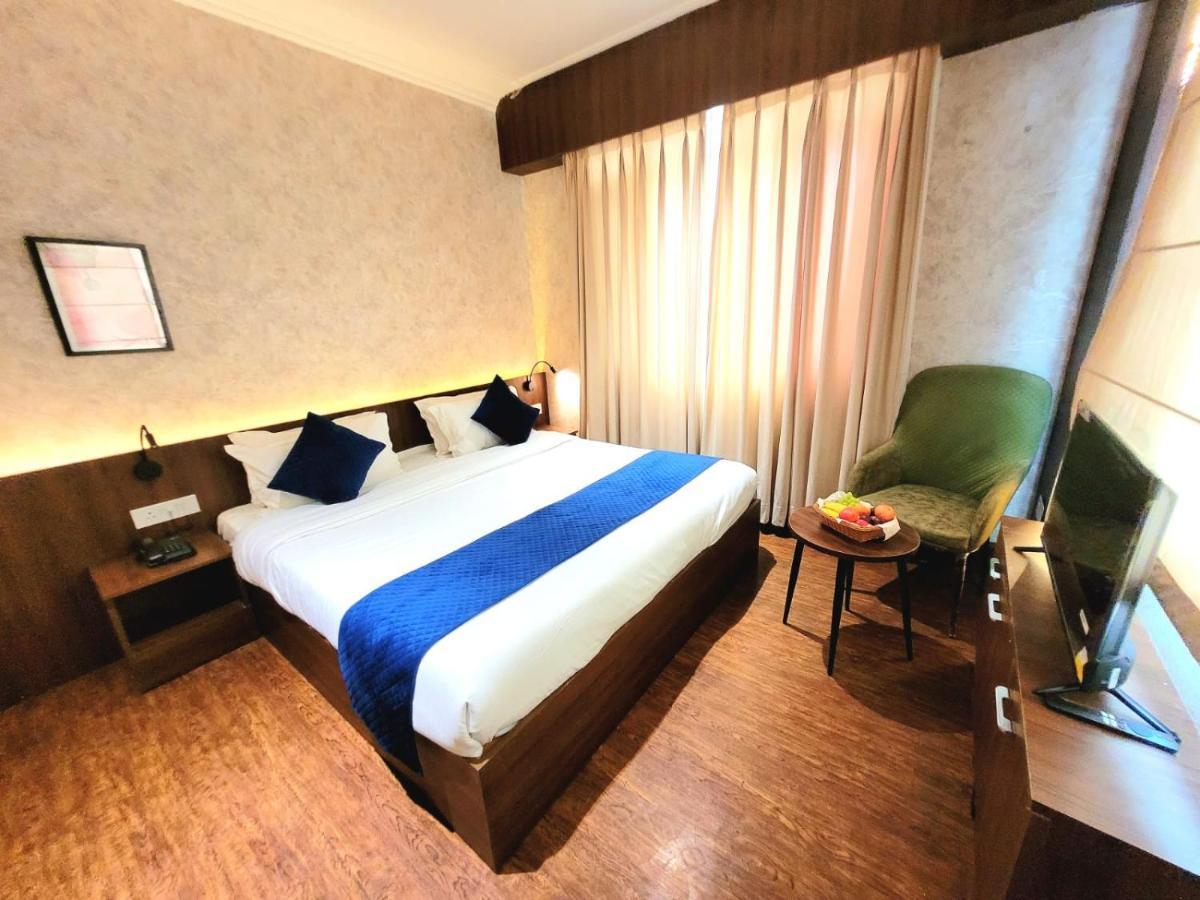 Hotel Royal Plaza Srinagar  Exterior photo