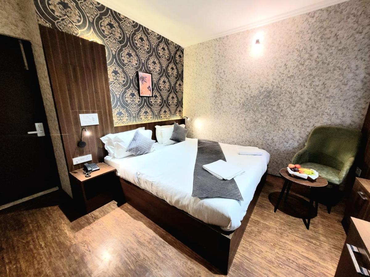 Hotel Royal Plaza Srinagar  Exterior photo